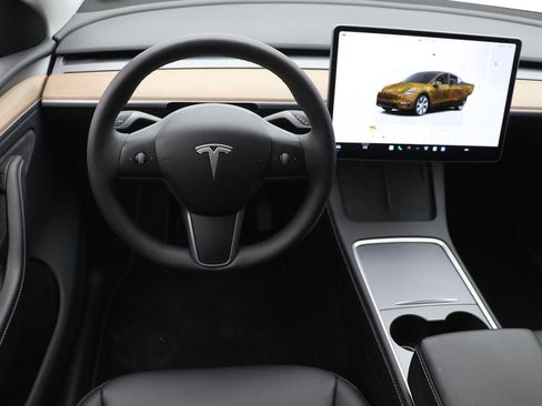 Used 2024 Tesla Model Y Long Range image 12