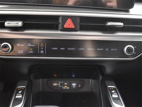 Certified 2025 Kia Sorento S image 21