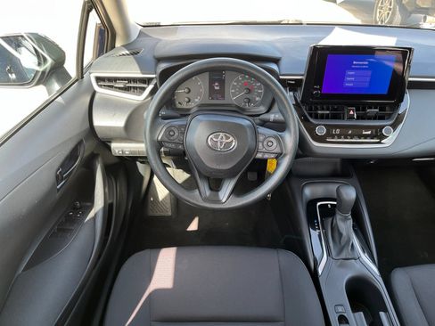 Used 2025 Toyota Corolla LE FWD image 11