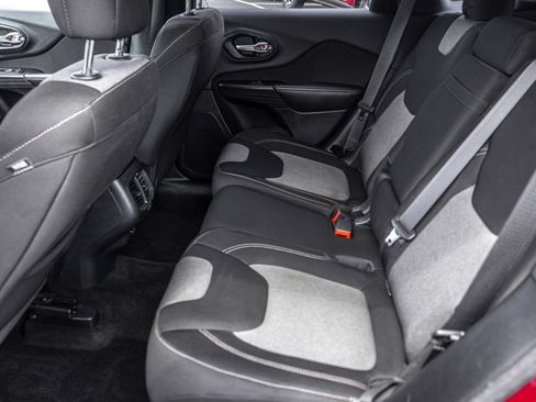Used 2014 Jeep Cherokee Latitude FWD image 27