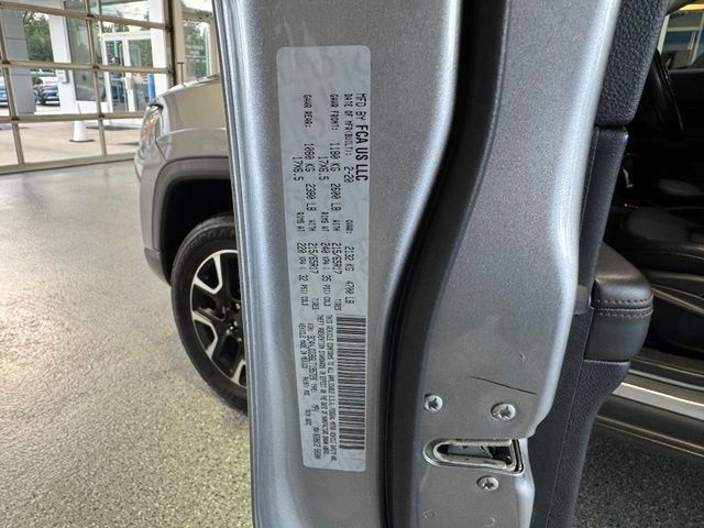 Used 2020 Jeep Compass Trailhawk AWD/4WD image 26