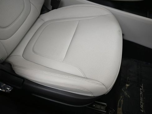 Certified 2025 Hyundai Tucson SEL image 12