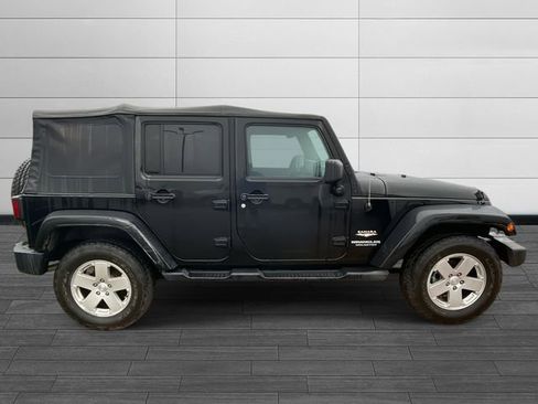 Used 2010 Jeep Wrangler Unlimited Sahara image 2
