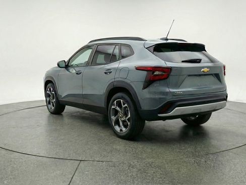 Used 2025 Chevrolet Trax LT FWD image 6