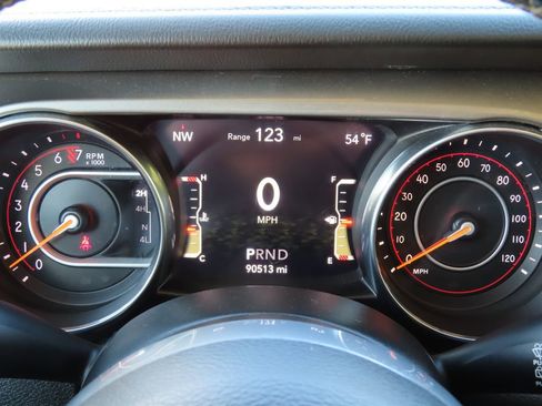 Used 2019 Jeep Wrangler Unlimited Sahara AWD/4WD image 18