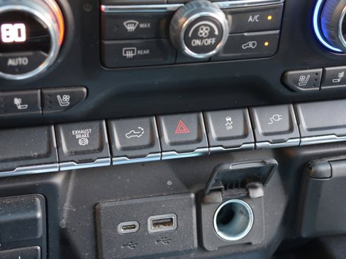 Used 2022 Chevrolet Silverado 2500 LTZ w/ LTZ Convenience Package image 29