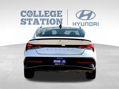 Used 2025 Hyundai Elantra Sport FWD image 8