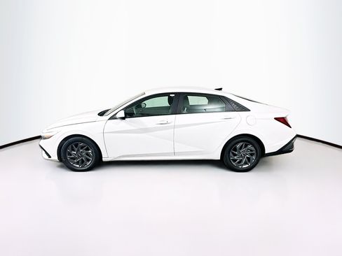 Used 2024 Hyundai Elantra SEL FWD image 4