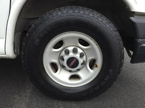 Used 2004 GMC Savana 3500 image 5