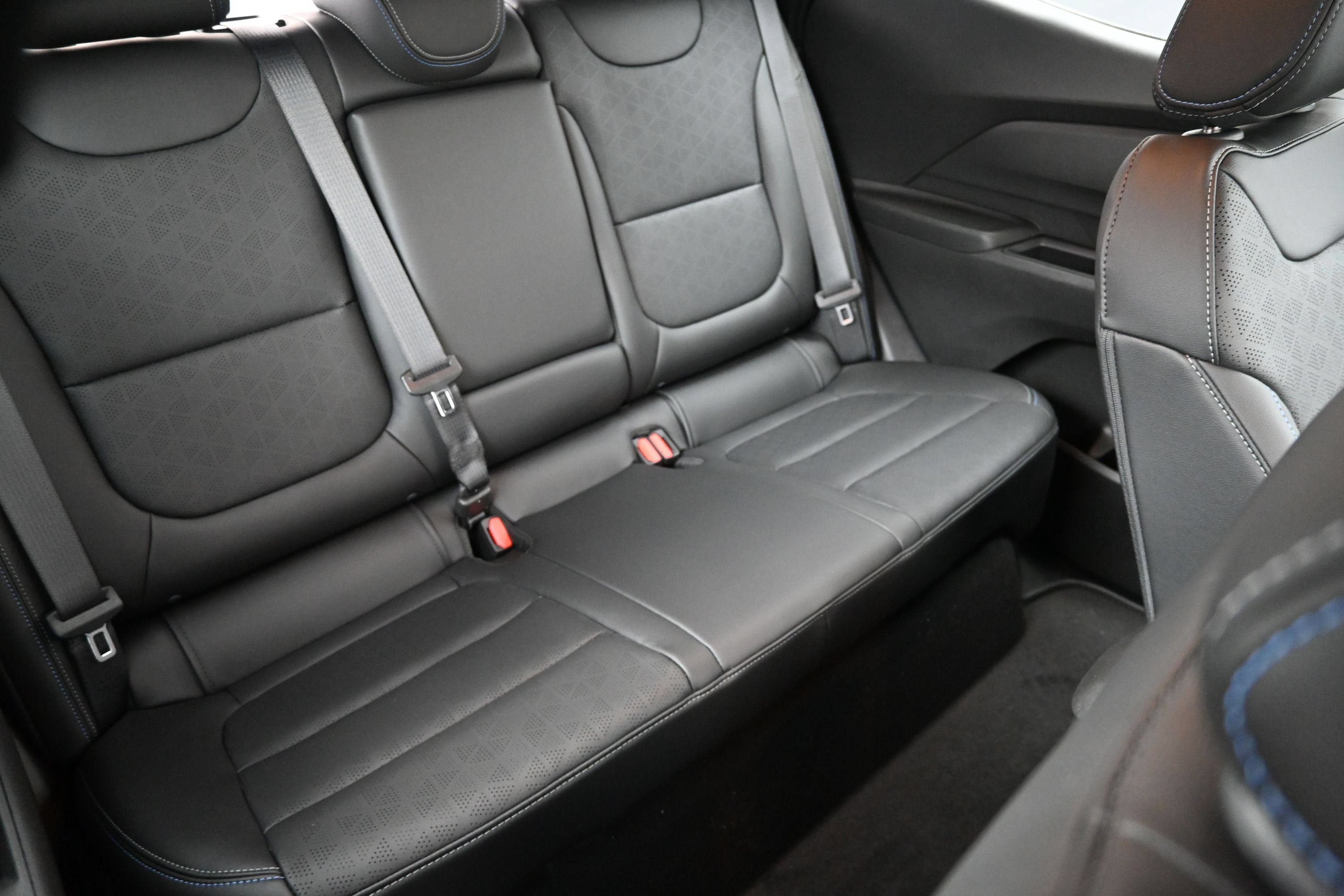 New 2027 Chevrolet Bolt LT w/ Comfort Package FWD image 28