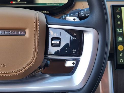 Used 2025 Land Rover Range Rover SE image 35