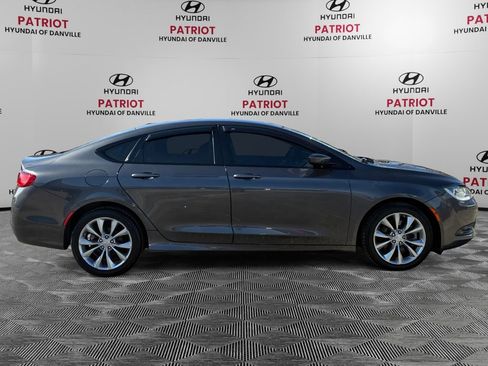 Used 2015 Chrysler 200 S image 2