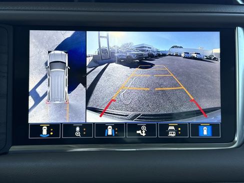 Used 2021 GMC Yukon Denali w/ Denali Premium Package image 12