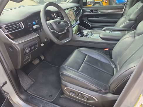 Used 2022 Jeep Wagoneer Series III w/ Flexible Seating Group AWD/4WD image 10