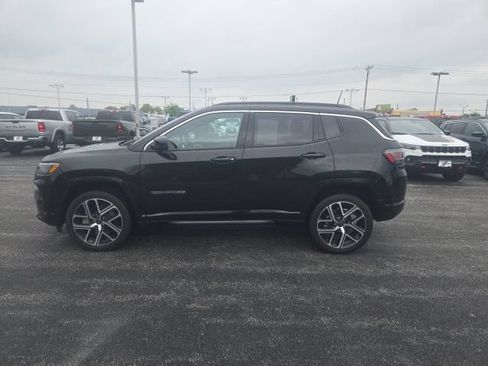 Used 2025 Jeep Compass Limited w/ Elite Group AWD/4WD image 4