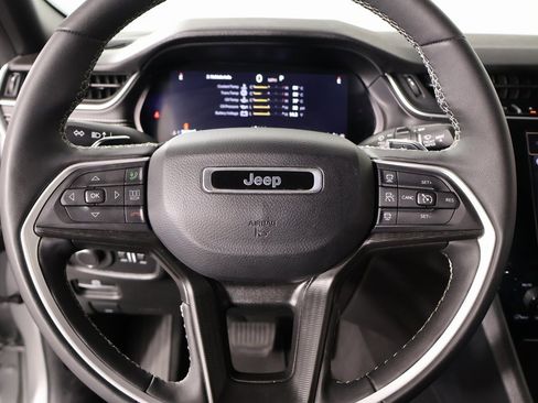 Used 2024 Jeep Grand Cherokee L Laredo image 4