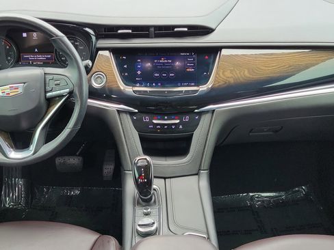 Used 2020 Cadillac XT6 Premium Luxury FWD image 16