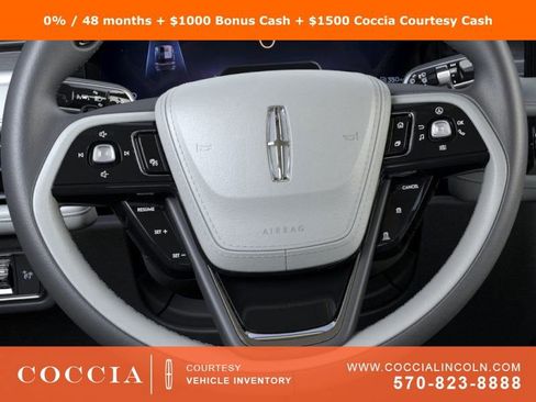 New 2025 Lincoln Aviator AWD image 12