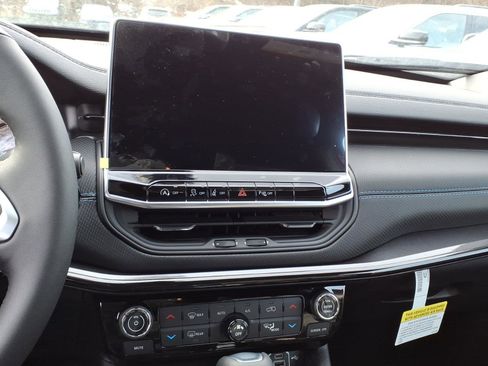 New 2026 Jeep Compass Limited image 9