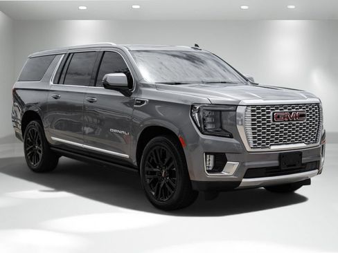 Used 2021 GMC Yukon XL Denali w/ Denali Premium Package RWD image 6