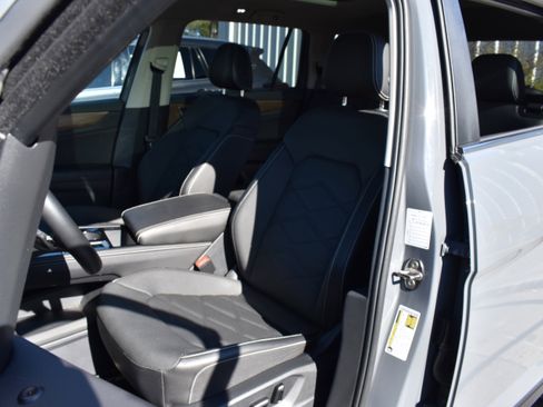 Used 2025 Volkswagen Atlas SE image 26