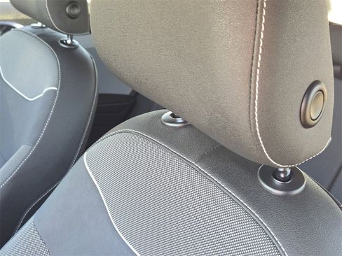 Used 2024 Volkswagen Taos SE image 17