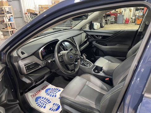 Used 2025 Subaru Outback Onyx Edition image 40