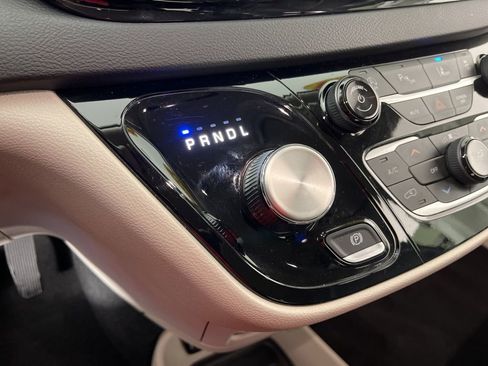 Used 2024 Chrysler Pacifica Touring-L image 33