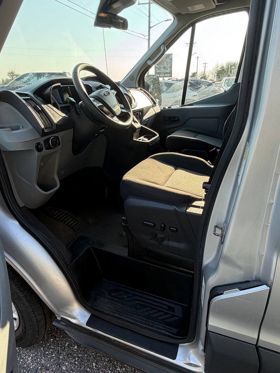 Used 2018 Ford Transit 350 XLT RWD image 9