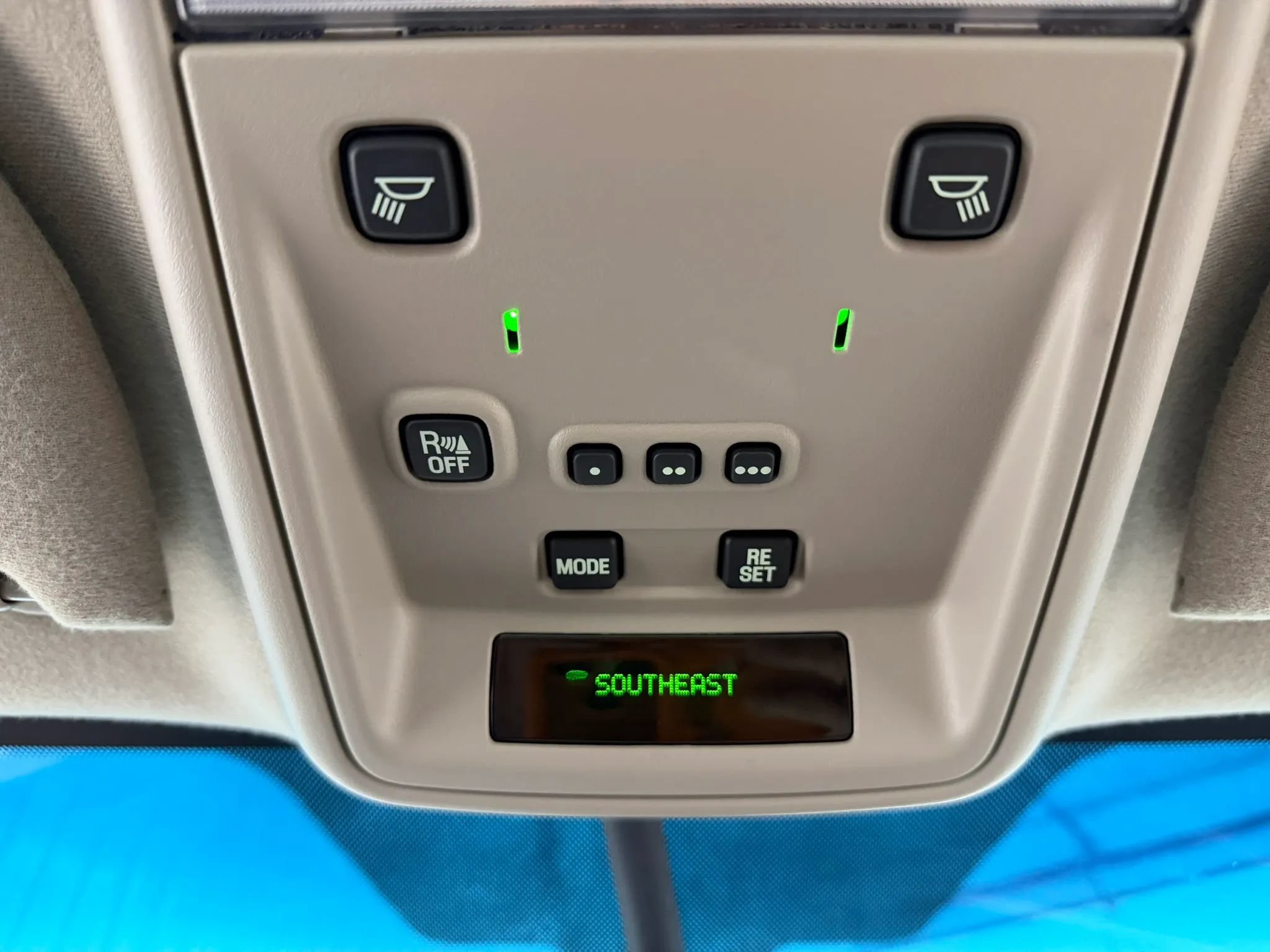 Used 2004 Lincoln Town Car Ultimate RWD image 24