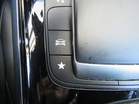 Used 2022 Mercedes-Benz GLA 250 4MATIC w/ Premium Package Lite image 52