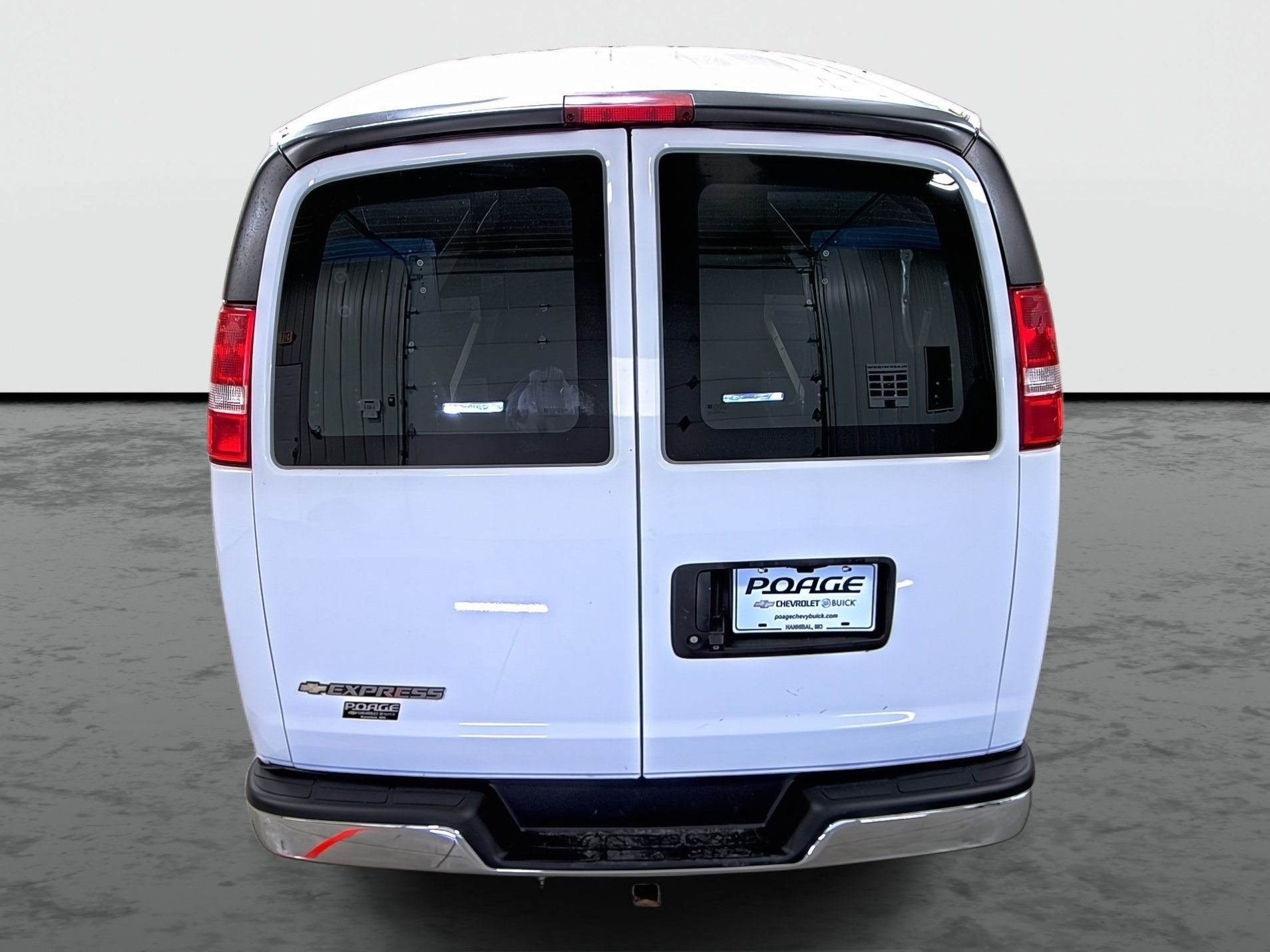 Used 2020 Chevrolet Express 2500 w/ Driver Convenience Package RWD image 3