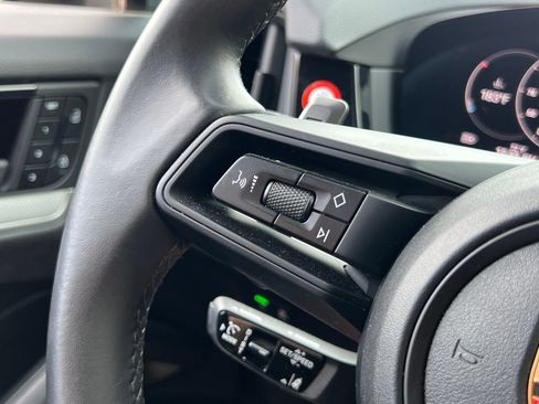 Certified 2025 Porsche Cayenne AWD/4WD image 24