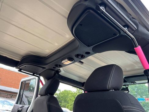 Used 2018 Jeep Wrangler Unlimited Rubicon w/ Max Tow Package AWD/4WD image 22