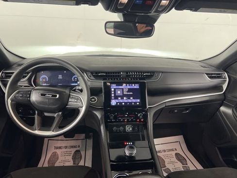 Used 2023 Jeep Grand Cherokee Altitude image 11