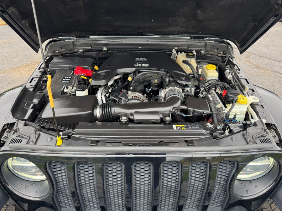 Used 2019 Jeep Wrangler Unlimited Sahara w/ Quick Order Package 24M Moab AWD/4WD image 24
