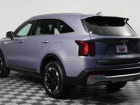 Used 2024 Kia Sorento S AWD/4WD image 6