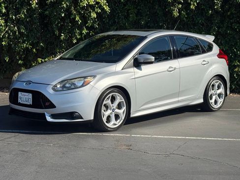 Used 2014 Ford Focus ST w/ Equipment Group 202A FWD image 4