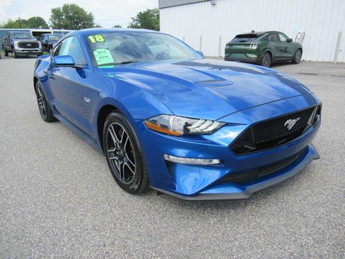 Used 2018 Ford Mustang GT RWD image 3