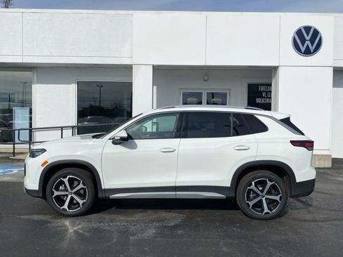 New 2026 Volkswagen Tiguan SE image 12