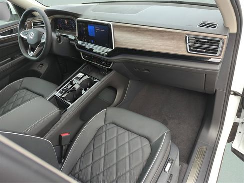 New 2026 Volkswagen Atlas SEL Premium R-Line image 17