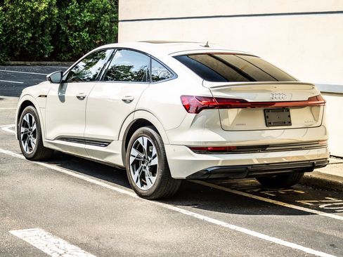 Used 2022 Audi e-tron Premium AWD/4WD image 5