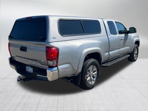 Used 2019 Toyota Tacoma SR5 AWD/4WD image 12