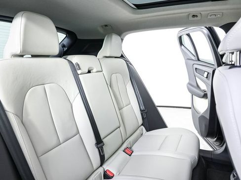 Certified 2025 Volvo XC40 B5 Ultra AWD/4WD image 24