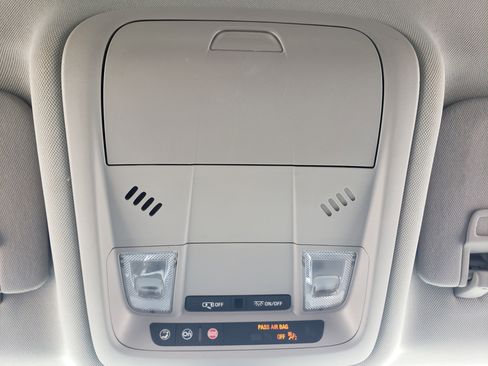 Used 2022 Chevrolet Equinox LT w/ Driver Convenience Package image 26