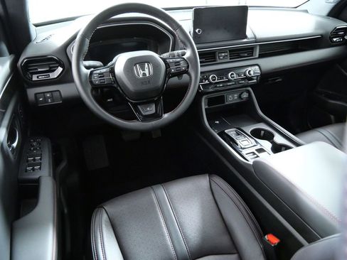 Used 2025 Honda Pilot Black Edition image 4