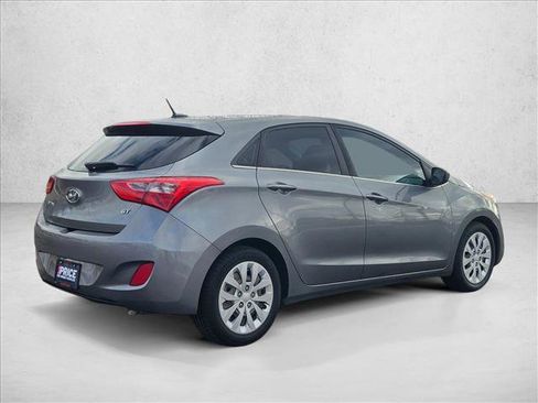 Used 2017 Hyundai Elantra GT image 5
