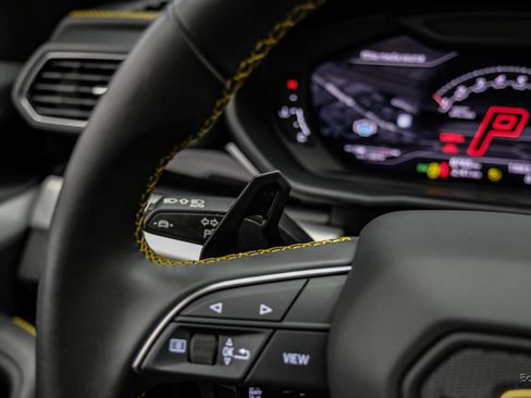 Used 2022 Lamborghini Urus AWD/4WD image 46