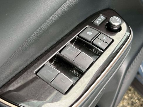 Used 2025 Toyota Crown Limited w/ Advanced Technology Package image 17