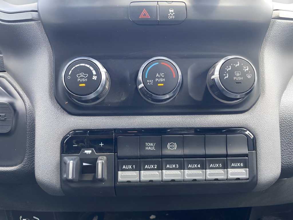 Used 2024 RAM 5500 Tradesman w/ Chrome Appearance Group AWD/4WD image 33
